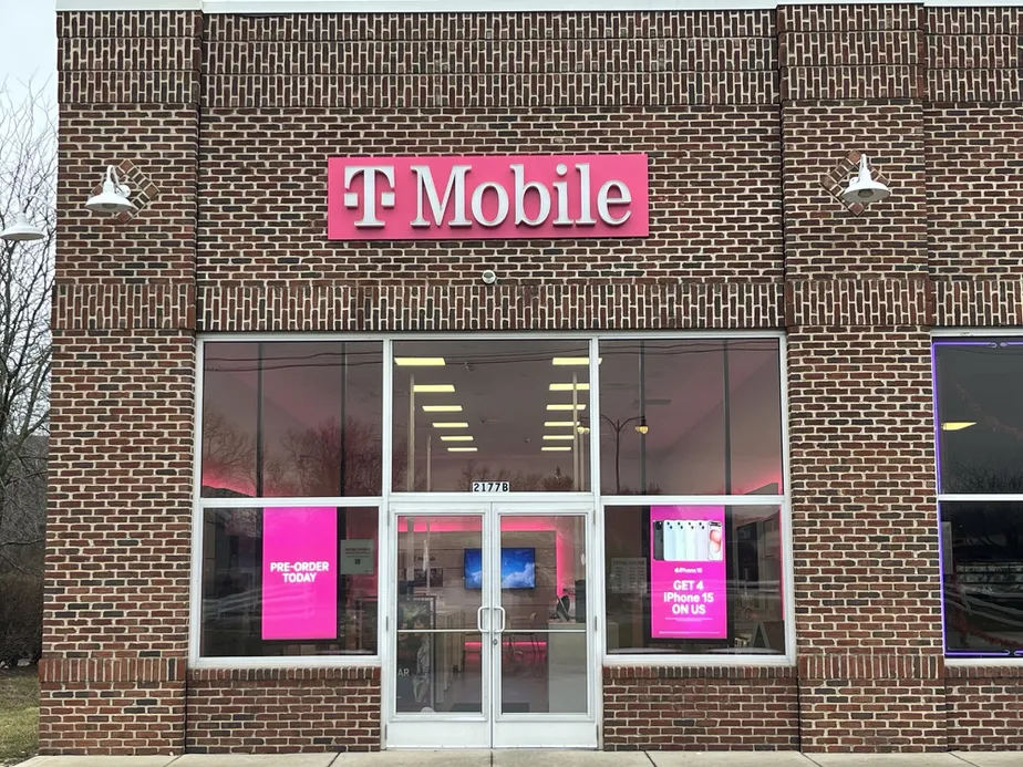  Exterior photo of T-Mobile Store at Reynoldsburg SR 256, Reynoldsburg, OH 