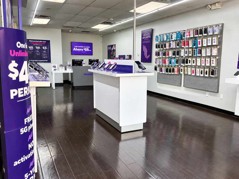 Metro by T-Mobile 5650 Roberts Rd - 5650 Roberts Rd 