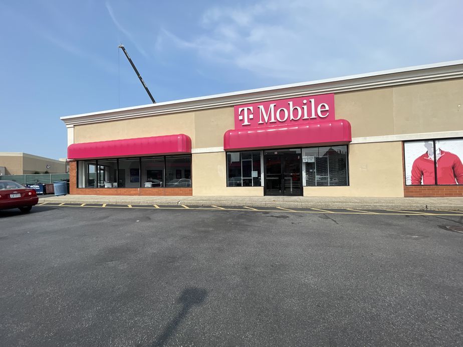 Exterior photo of T-Mobile Store at Bay Plaza, Bronx, NY