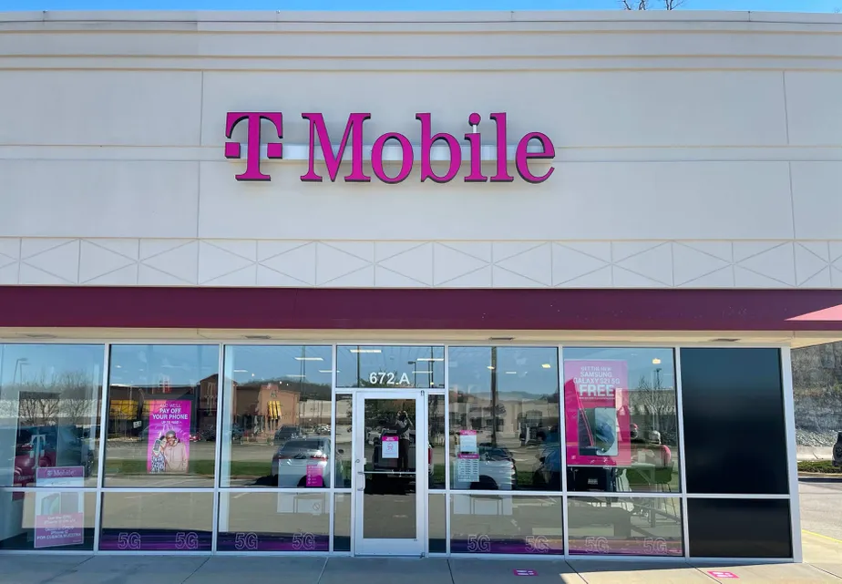 Exterior photo of T-Mobile store at Gravois Bluffs Blvd & S Hwy 141, Fenton, MO