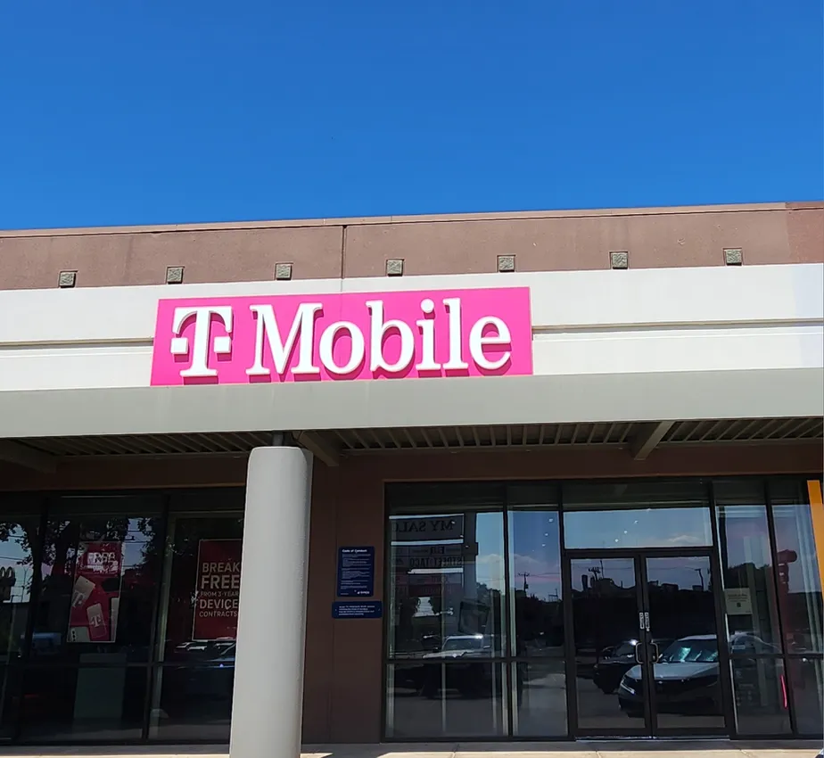 Exterior photo of T-Mobile Store at Ih-10 & De Zavala, San Antonio, TX