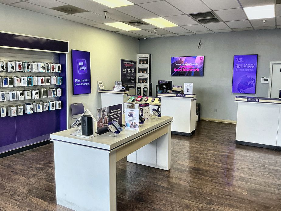 Metro by T-Mobile 303 E Southern Ave - 303 E Southern Ave 