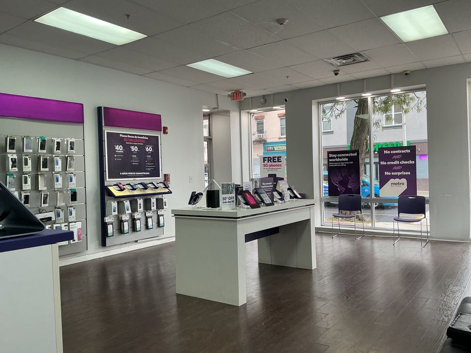 Metro by T-Mobile 326 W Front St - 326 W Front St 