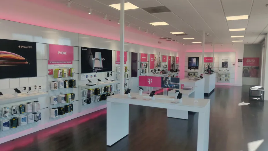 Interior photo of T-Mobile Store at Fm 3009 & Four Oaks Ln, Schertz, TX