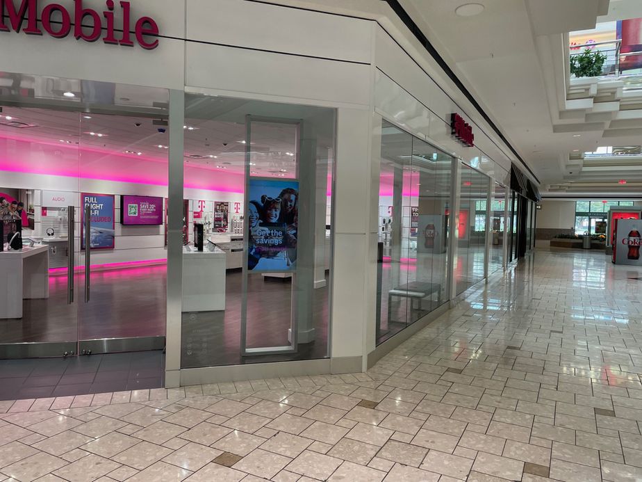 Exterior photo of T-Mobile Store at MacArthur Center, Norfolk, VA