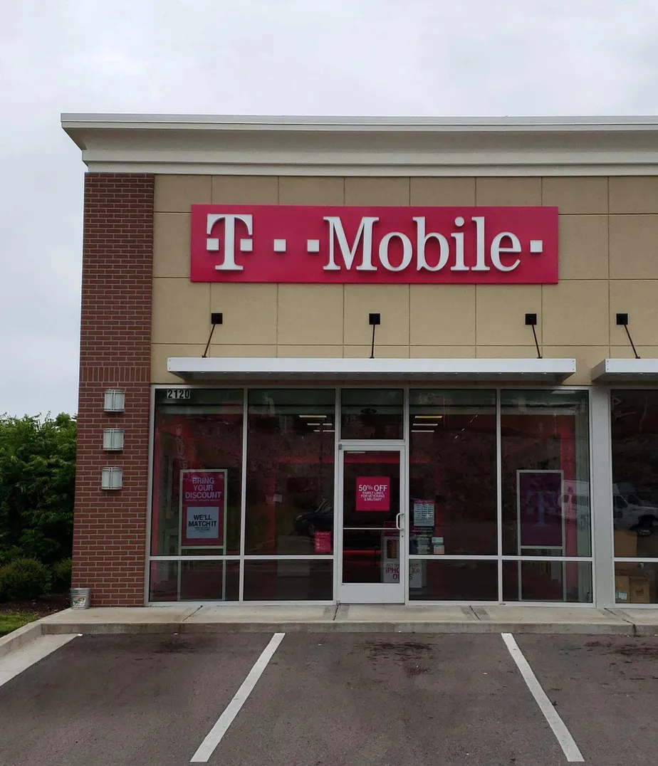 Exterior photo of T-Mobile store at Brookmeade Dr & James M Campbell Blvd, Columbia, TN