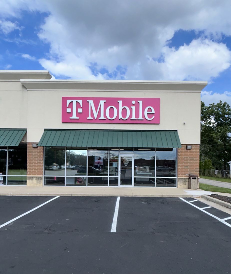 Exterior photo of T-Mobile Store at Cassopolis St & E Bristol St, Elkhart, IN