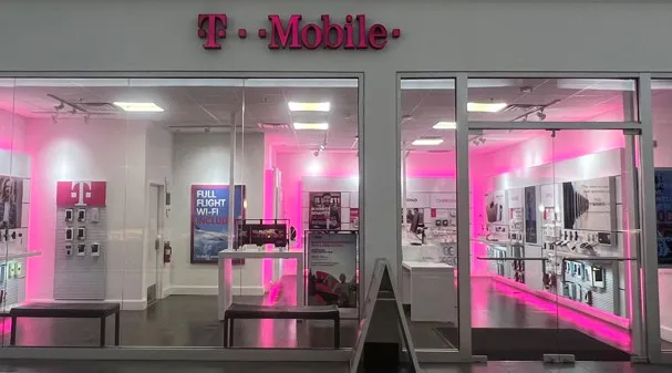  Exterior photo of T-Mobile Store at Warwick Mall, Warwick, RI 