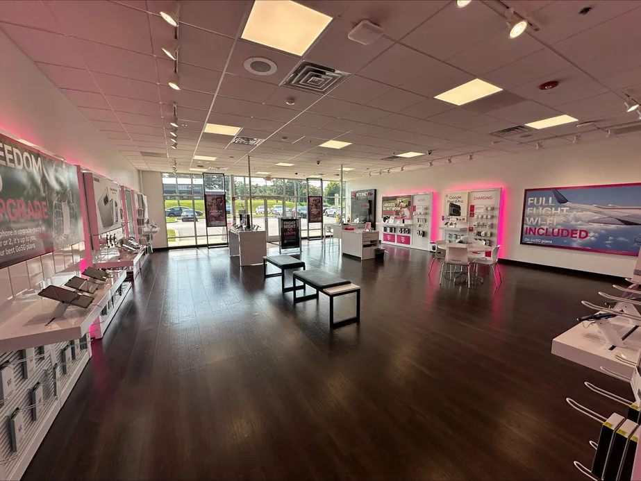  Interior photo of T-Mobile Store at Oxford Commons, Oxford, PA 