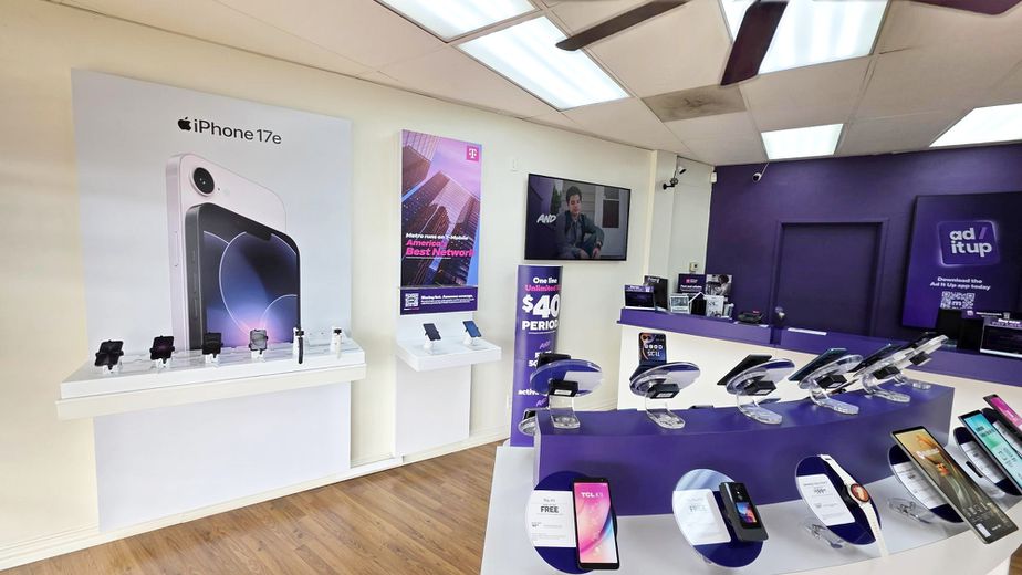 Metro by T-Mobile 835 NE Green Oaks Blvd - 835 NE Green Oaks Blvd 