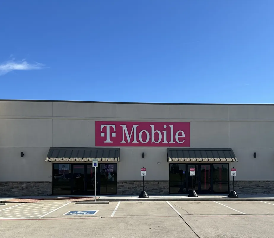  Exterior photo of T-Mobile Store at N Loop 340 & Research Ave, Bellmead, TX 