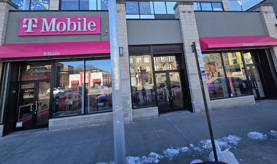  Exterior photo of T-Mobile Store at Northern & 87th, Jackson Heights, NY 