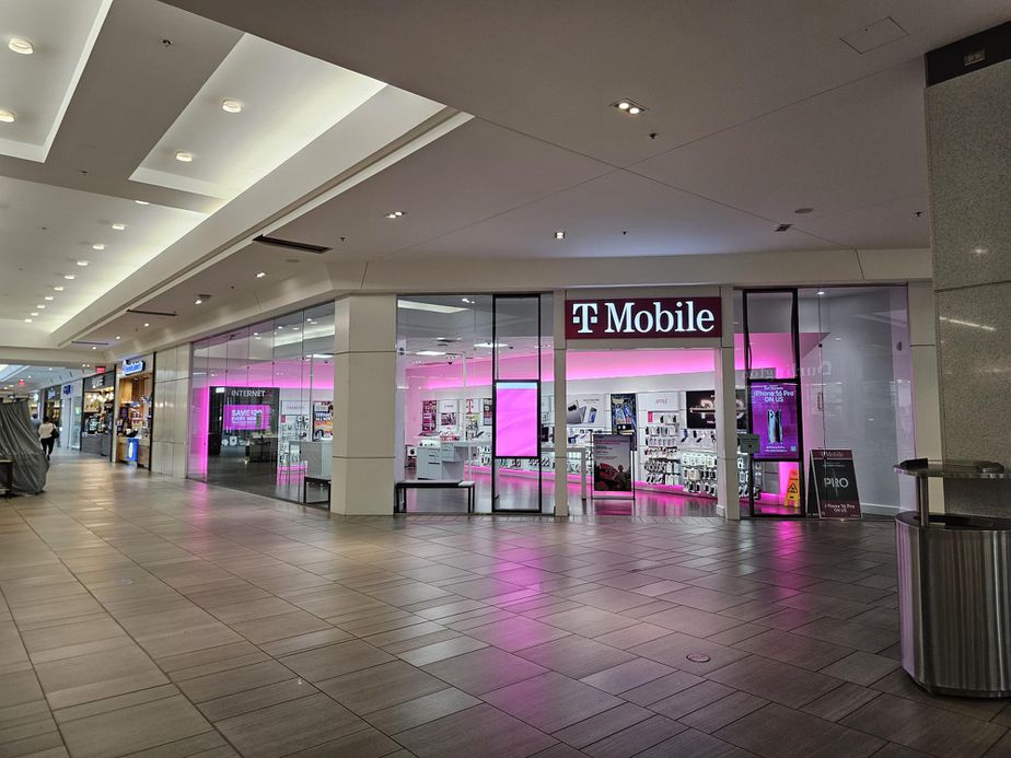 Exterior photo of T-Mobile Store at Springfield Mall, Springfield, VA