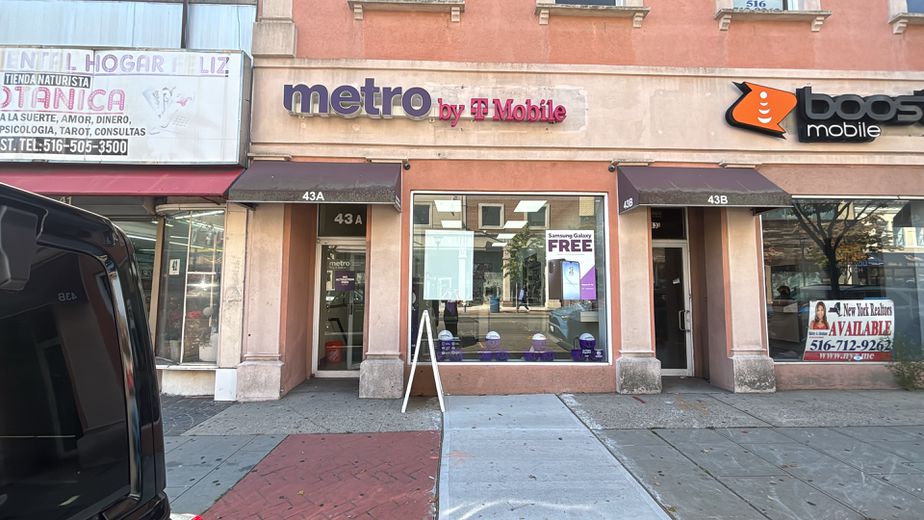 Metro by T-Mobile 43 Main St - 43 Main St