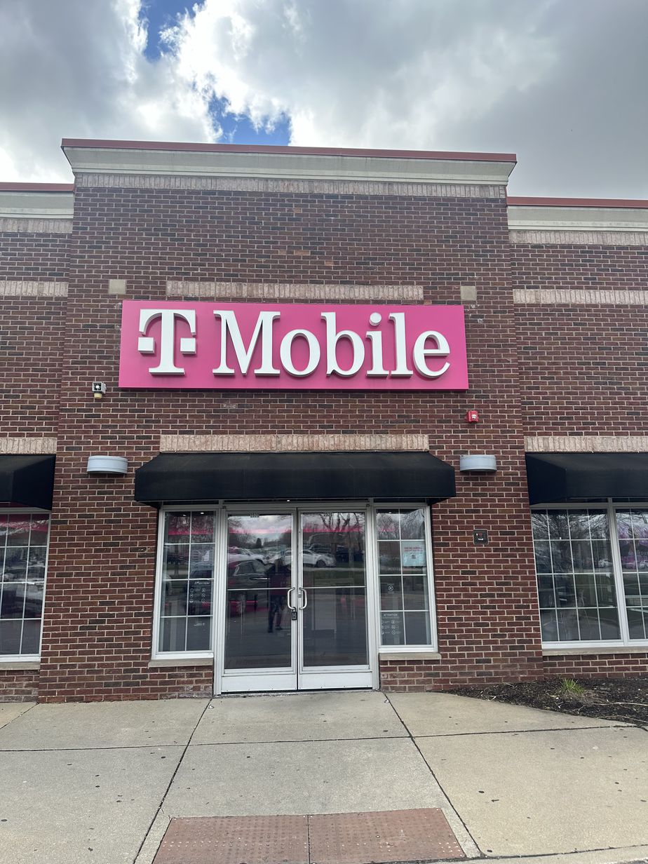 T-Mobile Jefferson Street & Caterpillar