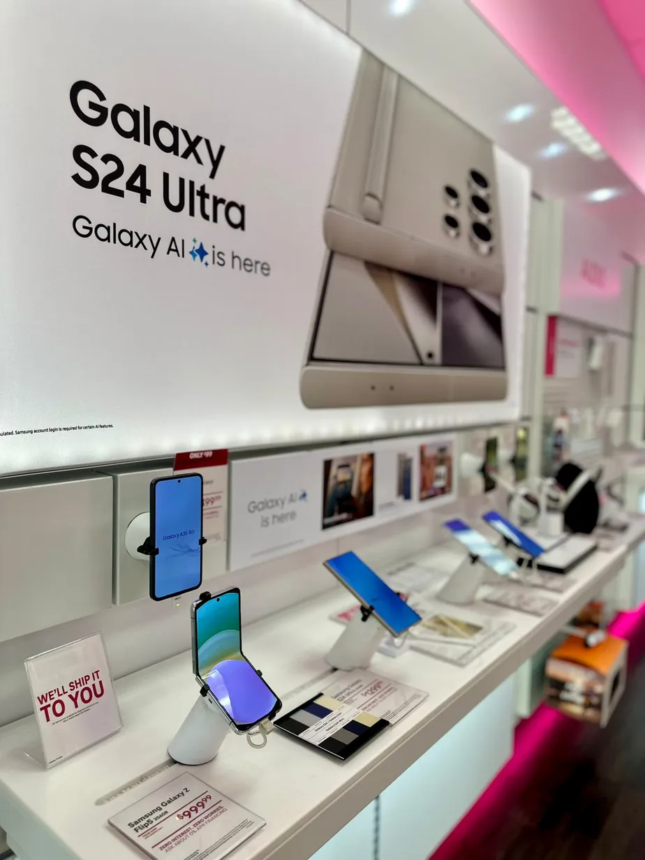  Interior photo of T-Mobile Store at S Hastings & Sherwin Ave, Eau Claire, WI 