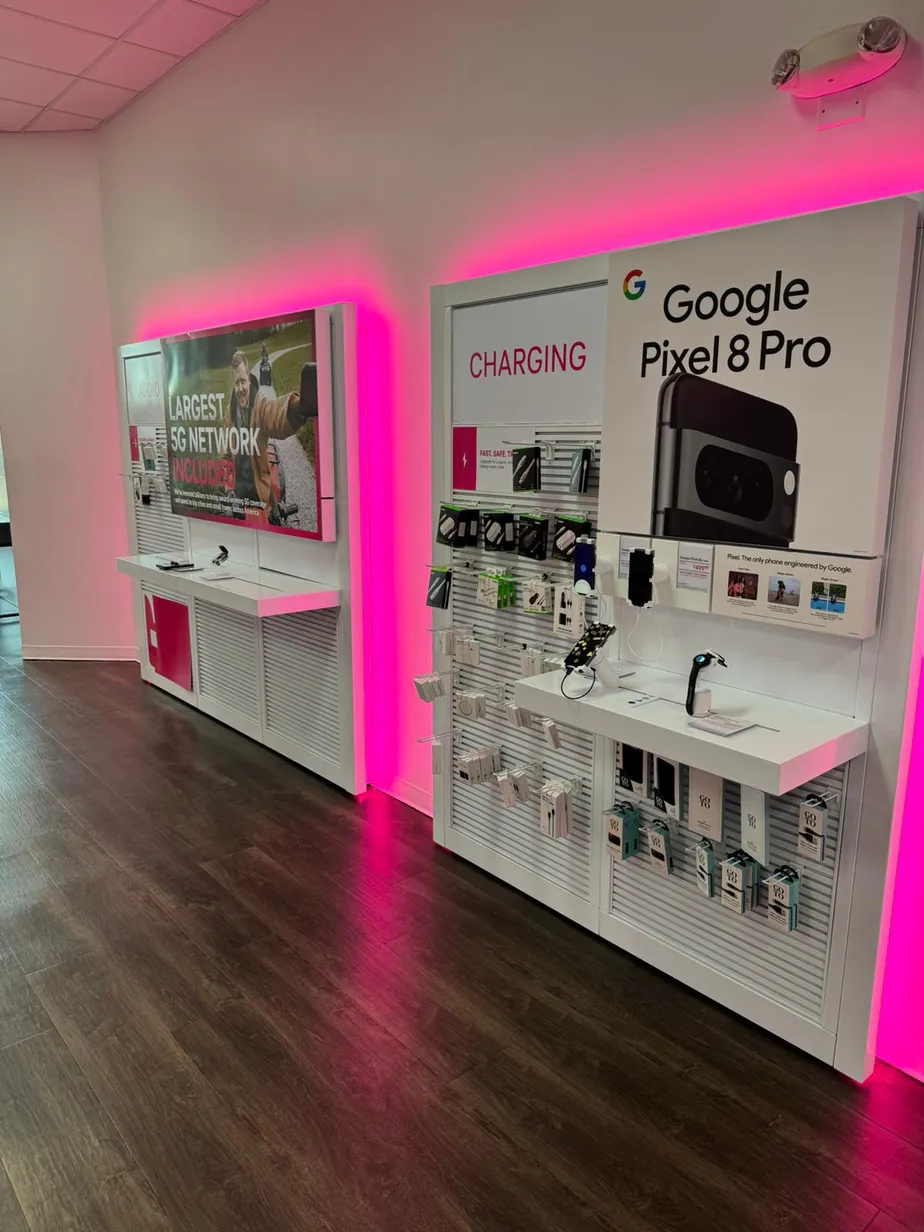  Interior photo of T-Mobile Store at US Hwy 10 & Sandy Ln, Stevens Point, WI 