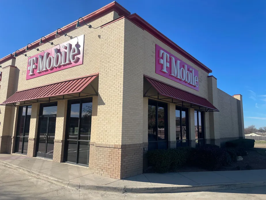  Exterior photo of T-Mobile Store at Hwy 199 & Charbonneau, Lake Worth, TX 