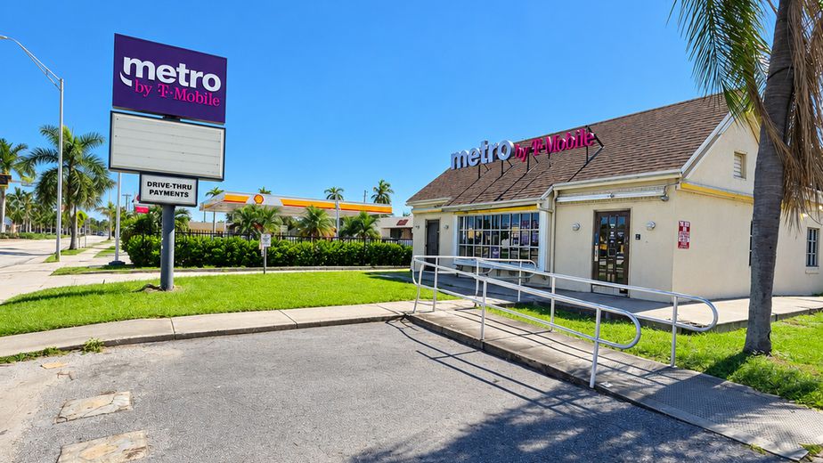 Metro by T-Mobile 4110 Palm Beach Blvd - 4110 Palm Beach Blvd 