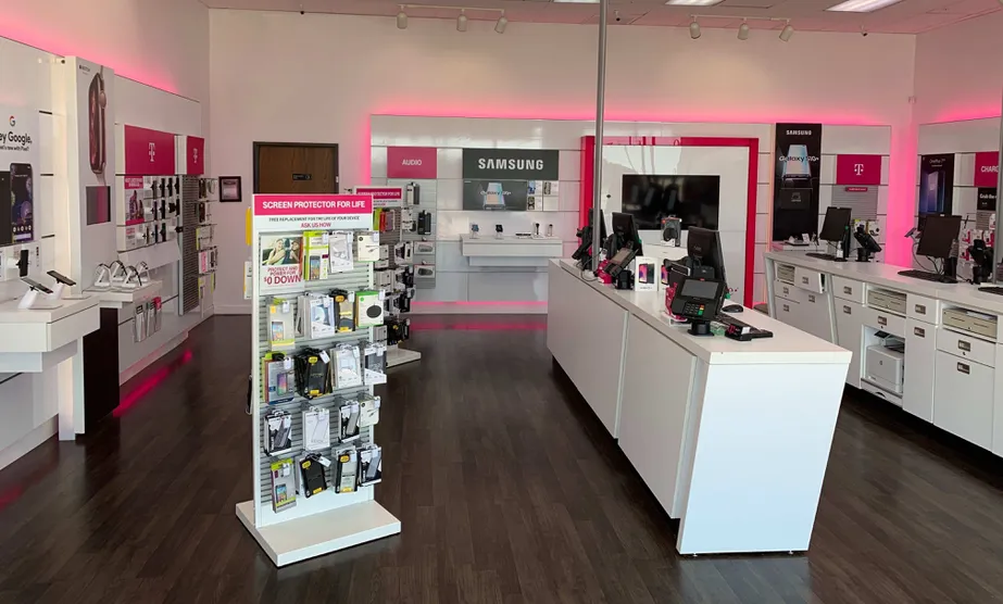  Interior photo of T-Mobile Store at Market Place Blvd & I-40, Shawnee, OK 