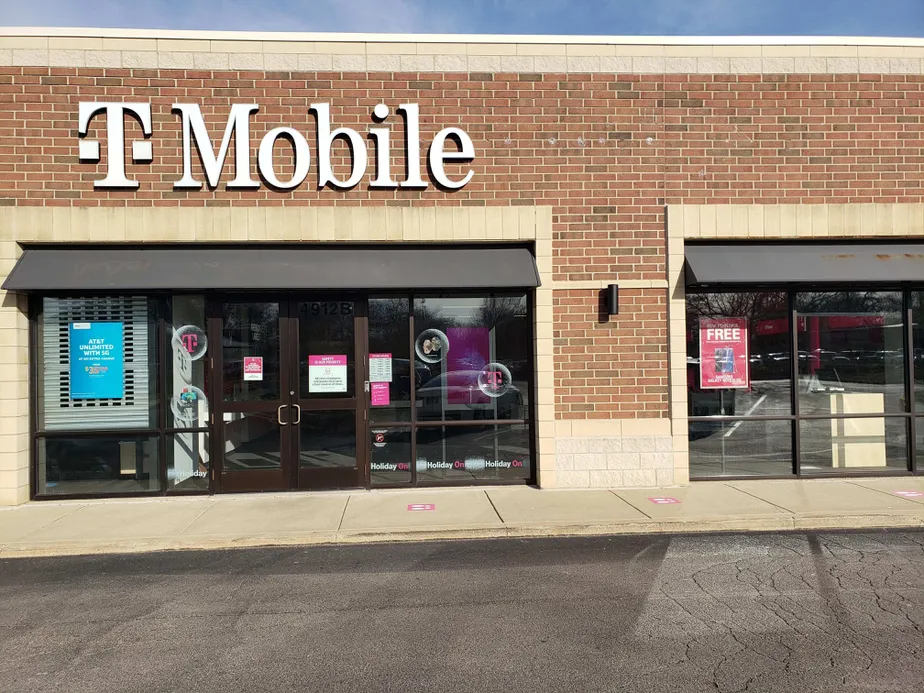 Exterior photo of T-Mobile store at Northwest Hwy & Cog Cir, Crystal Lake, IL