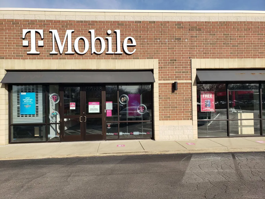  Exterior photo of T-Mobile store at Northwest Hwy & Cog Cir, Crystal Lake, IL 