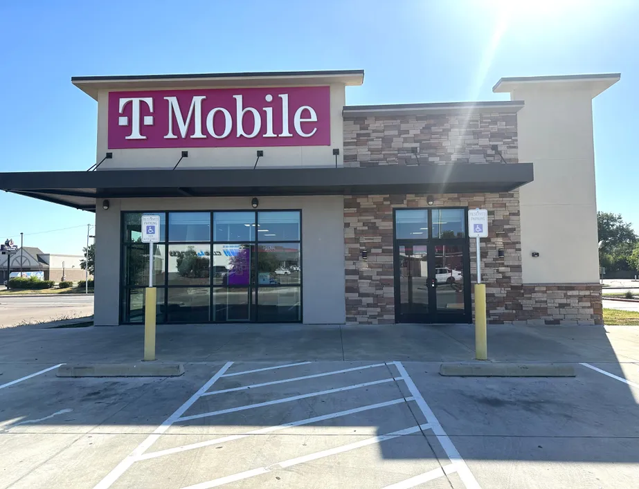 Exterior photo of T-Mobile Store at Carrier & Jefferson, Grand Prairie, TX