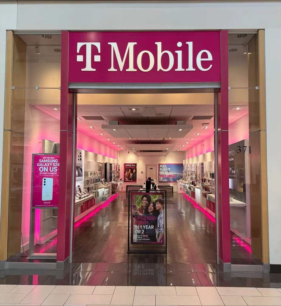 Foto del exterior de la tienda T-Mobile en University Park Mall, Mishawaka, IN
