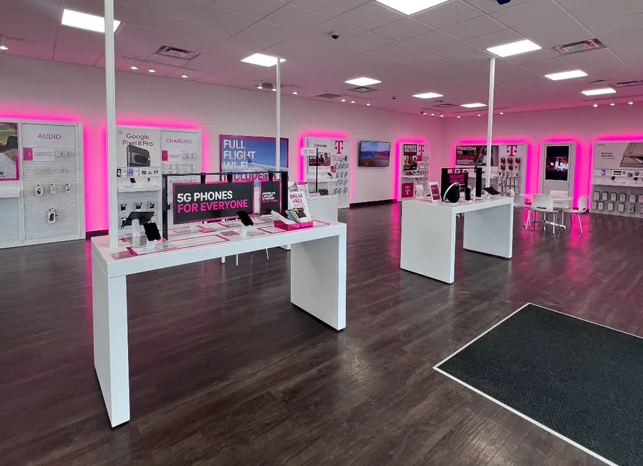 Foto del interior de la tienda T-Mobile en W Main St & 20th St, Artesia, NM