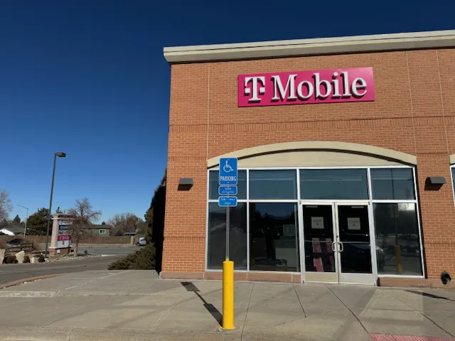 Foto del exterior de la tienda T-Mobile en Quincy & Buckley, Aurora, CO