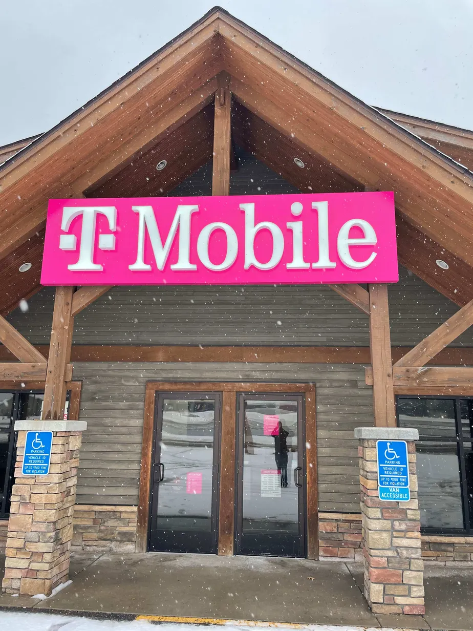 Exterior photo of T-Mobile store at Edgewood Dr & Woida Rd 2, Baxter, MN