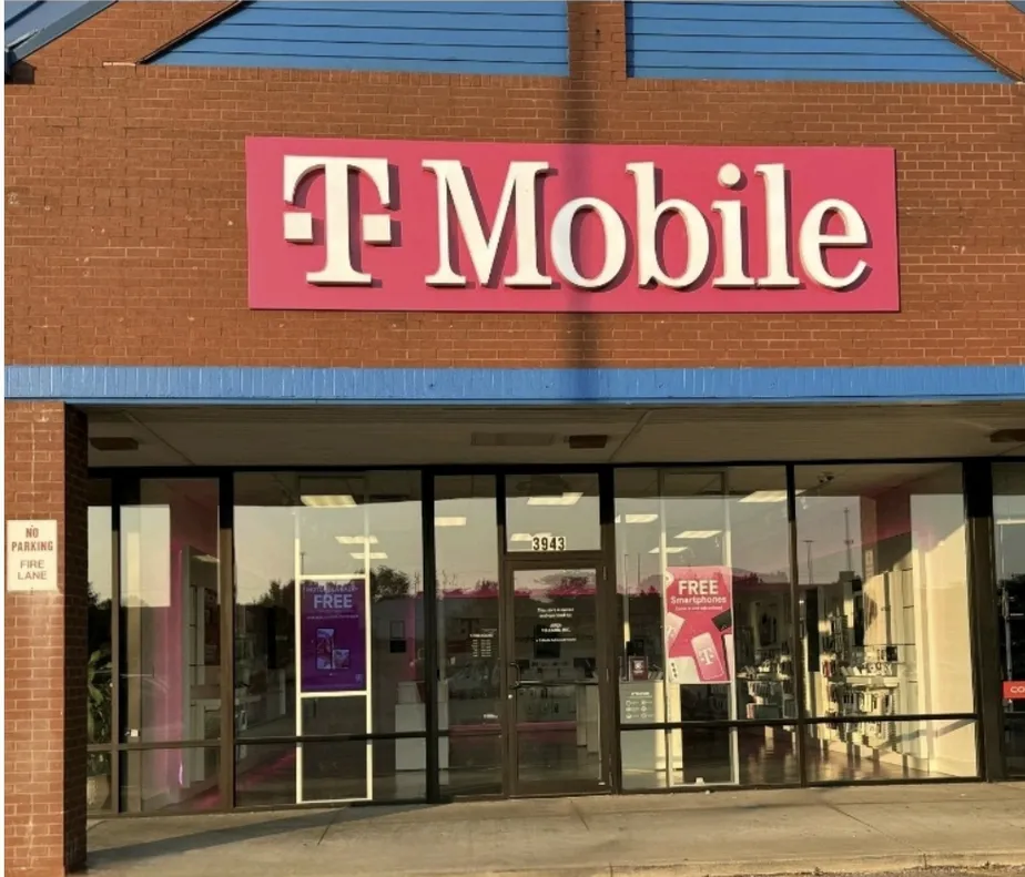  Exterior photo of T-Mobile Store at Milltown Mall Shopping Center, Wooster, OH 