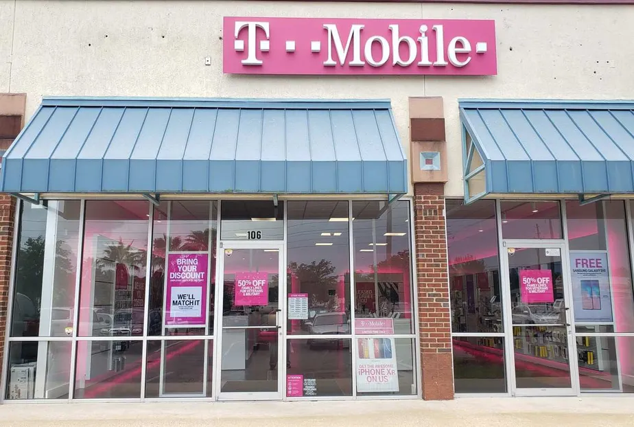 Exterior photo of T-Mobile store at Cr 210 & Prosperity Lake Dr, St. Johns, FL