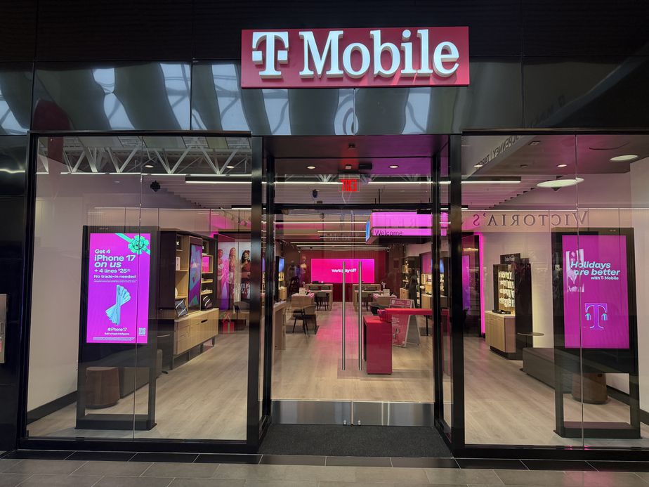  Exterior photo of T-Mobile Store at Christiana Mall, Newark, DE 