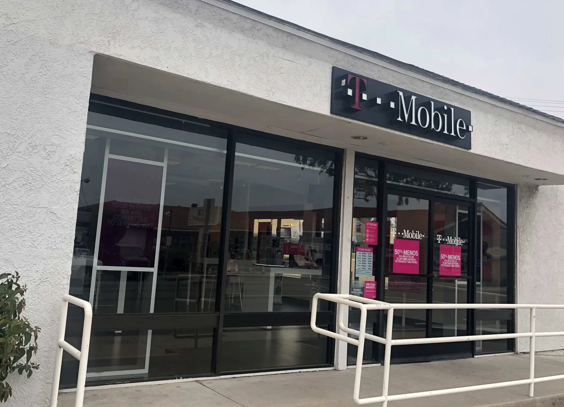 TMobile 6th & Smith Corona, CA