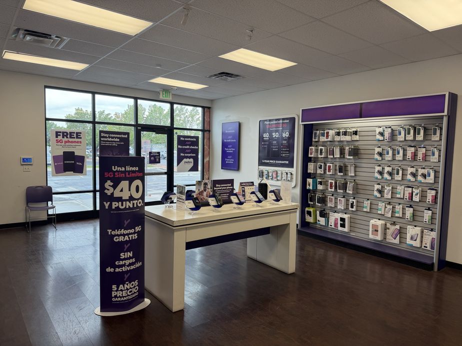 Metro by T-Mobile 133 E 1000 N - 133 E 1000 N 