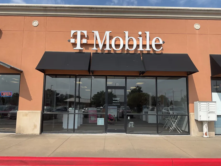  Exterior photo of T-Mobile Store at Garnett Rd & N 111th Ave E, Owasso, OK 