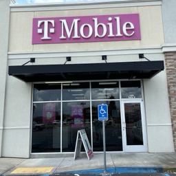  Exterior photo of T-Mobile Store at The Berry - Lagniappe Village, New Iberia, LA 