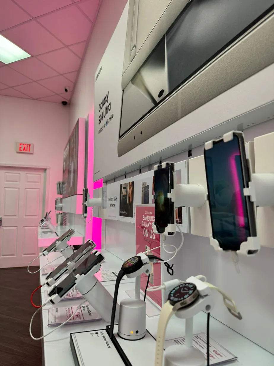  Interior photo of T-Mobile Store at US Hwy 10 & Sandy Ln, Stevens Point, WI 