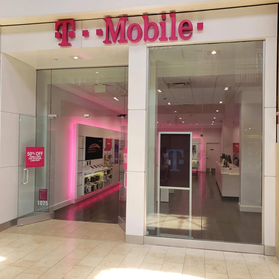 Foto del exterior de la tienda T-Mobile en Augusta Mall 3, Augusta, GA