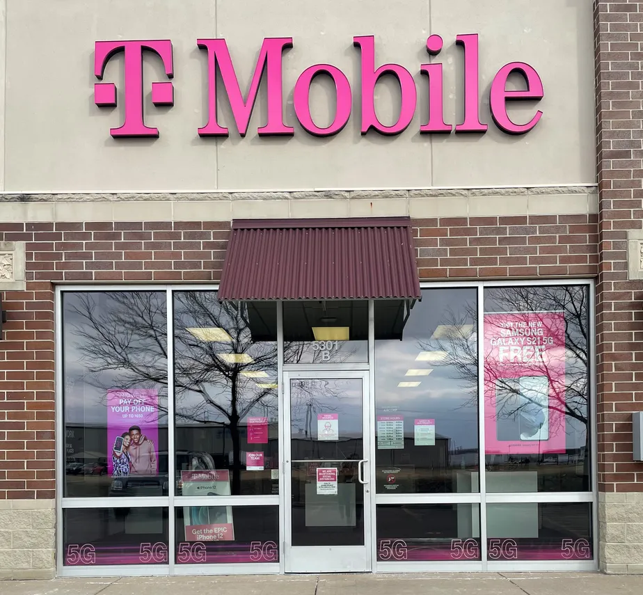 Exterior photo of T-Mobile store at State Route 251 & Unytite Dr, Peru, IL