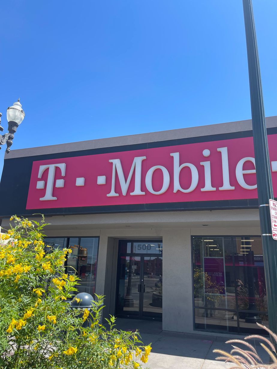 Exterior photo of T-Mobile Store at S El Paso St & E Paisano Dr, El Paso, TX