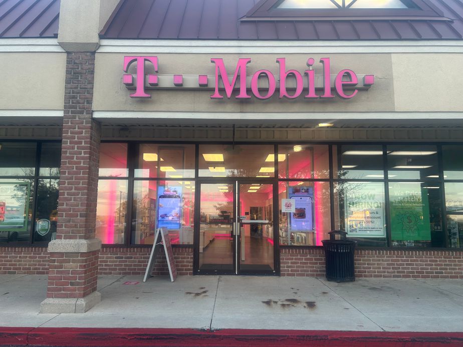 Exterior photo of T-Mobile Store at Kendig Square, Willow Street, PA