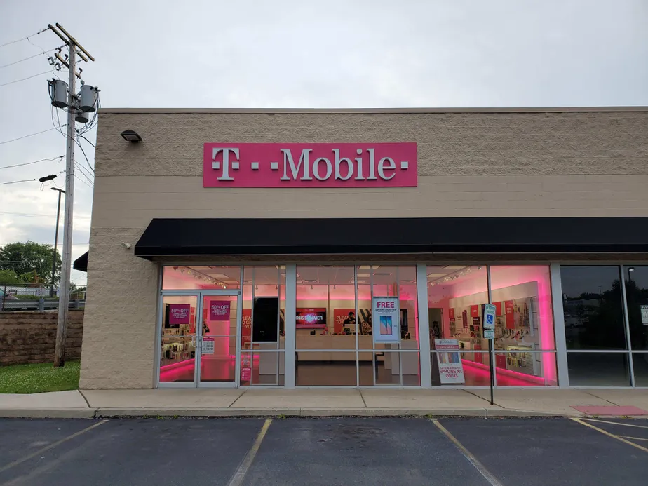 Exterior photo of T-Mobile store at E Main St & Route 222, Ephrata, PA