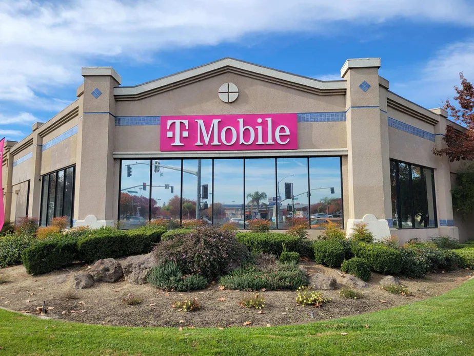  Exterior photo of T-Mobile Store at East F St & N Maag Ave, Oakdale, CA 
