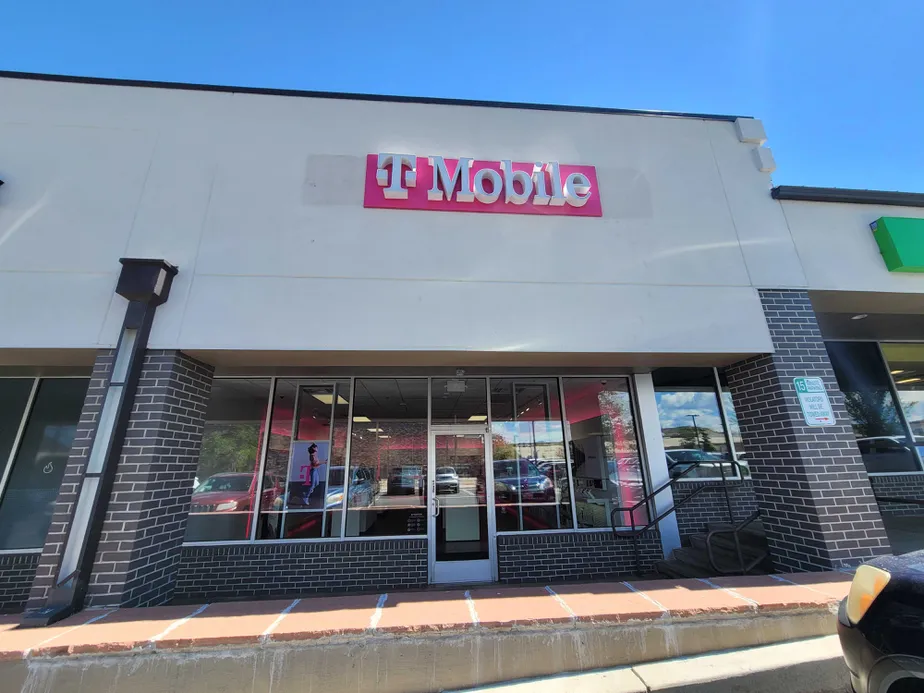  Exterior photo of T-Mobile Store at Youngfield & 32nd, Wheat Ridge, CO 