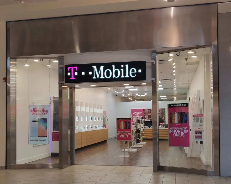 Exterior photo of T-Mobile store at Brunswick Square Inline, East Brunswick, NJ