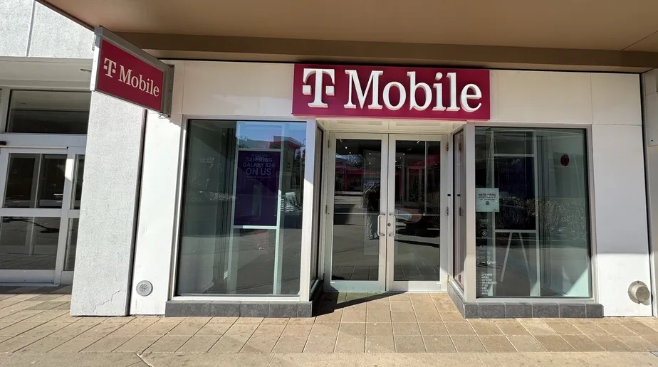 Foto del exterior de la tienda T-Mobile en Cross County Mall, Yonkers, NY
