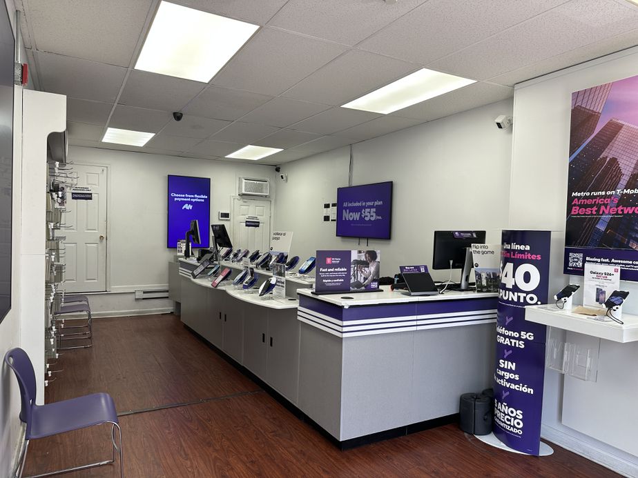 Metro by T-Mobile 726 S 52nd st - 726 S 52nd st