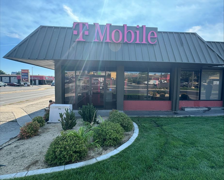 Exterior photo of T-Mobile Store at Keystone & HWY80, Reno, NV